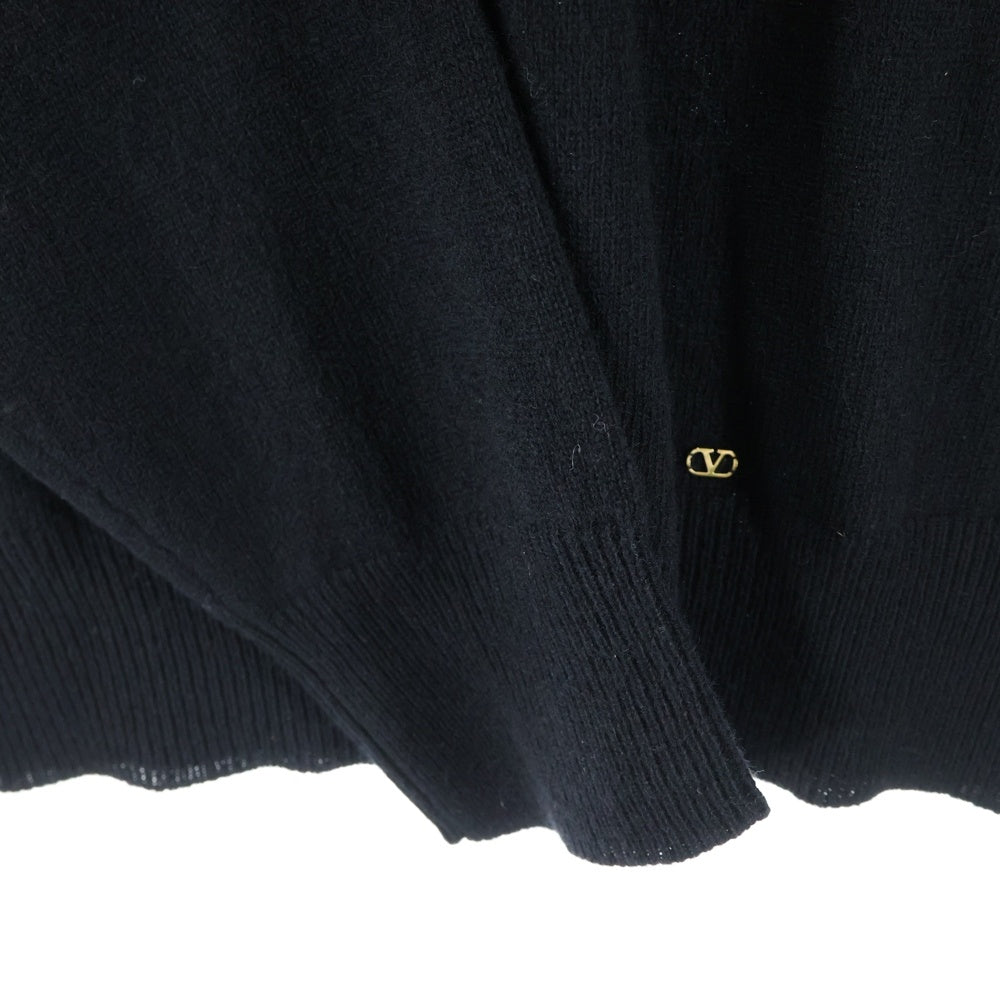 VALENTINO(ヴァレンティノ) ロゴプレート付き カシミヤ 長袖ニット