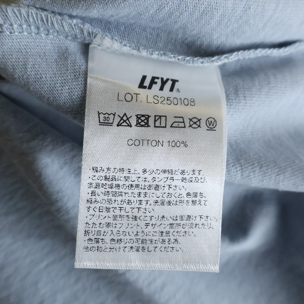 LFYT(エルエフワイティー) カープリント クルーネック 半袖Tシャツ カットソー ライトブルー LS250108