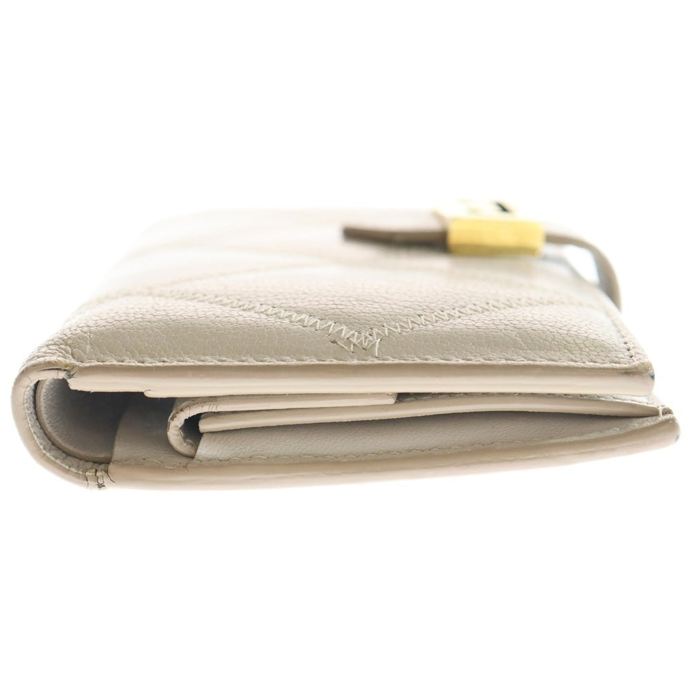 GIVENCHY(ジバンシィ) ダイヤモンド キルトレザー コンパクトウォレット 財布 アイボリー レディース