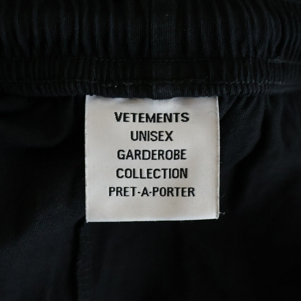 VETEMENTS(ヴェトモン) Black Label Sweat Shorts フロントロゴ ハーフパンツ ショーツ ブラック UA52TR400B