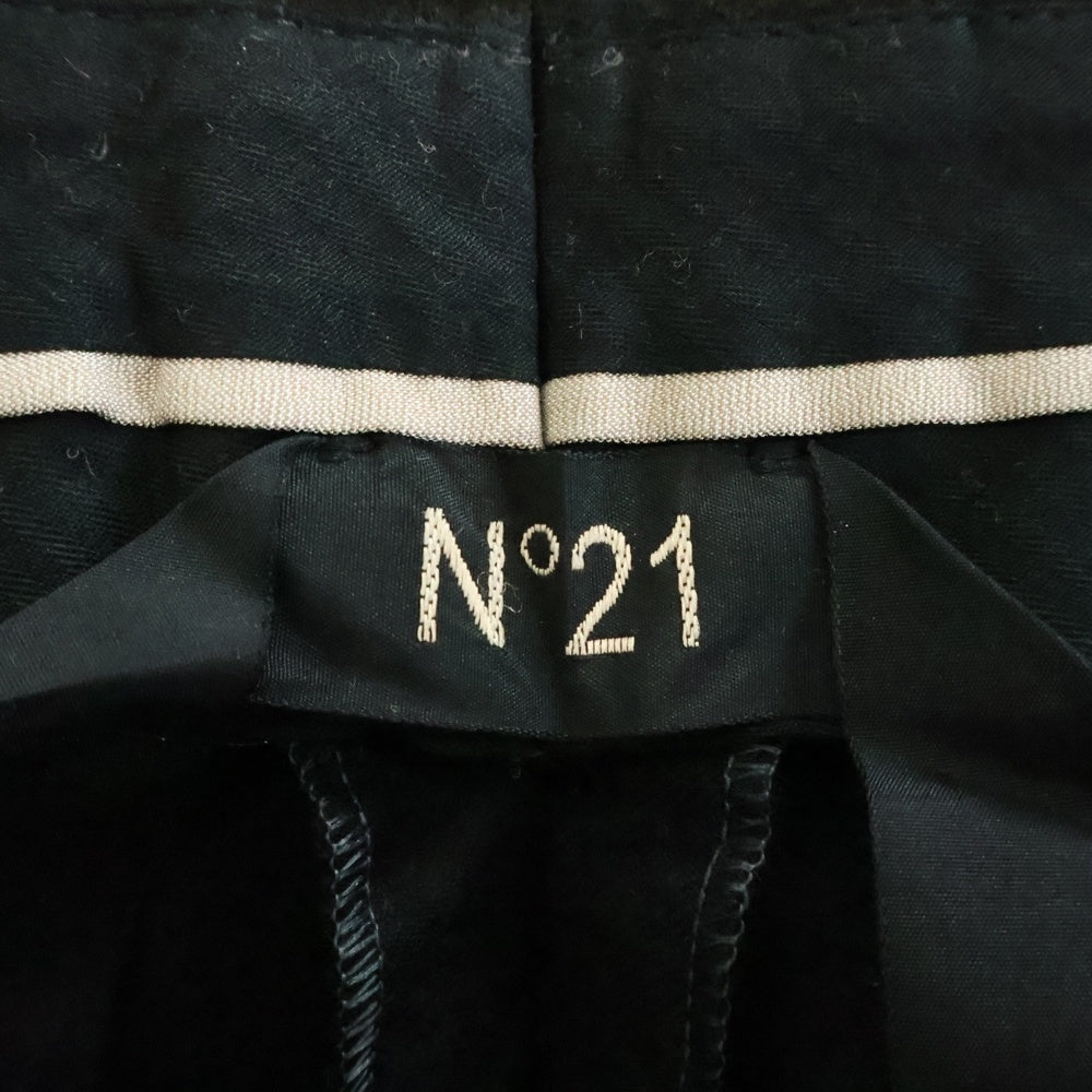 N21 numero ventuno(ヌメロ ヴェントゥーノ) 異素材切替ボタンフライ スラックスパンツ ブラック/カーキ