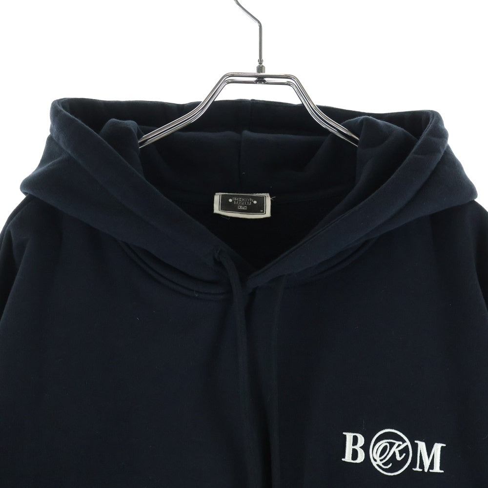 KITH(キス) 25SS ×Brooklyn Museum Serif Hoodie ブルックリン ミュージアム フーディー プルオーバー スウェットパーカー ブラック 25-072-060-0009-1-0
