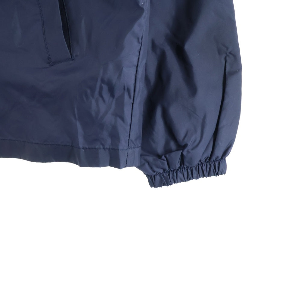 GOOD DESIGN SHOP COMME des GARCONS(グッドデザインショップ コムデギャルソン) バックロゴプリント ナイロン コーチジャケット ネイビー IH-J002