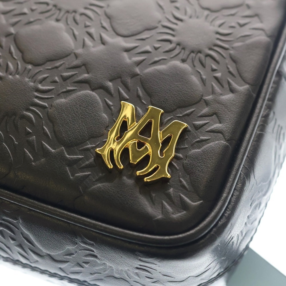 AMIRI(アミリ) MA QUAD LEATHER エンボスロゴ レザー ショルダーバッグ ブラック/ゴールド AMHABA1011 レディース