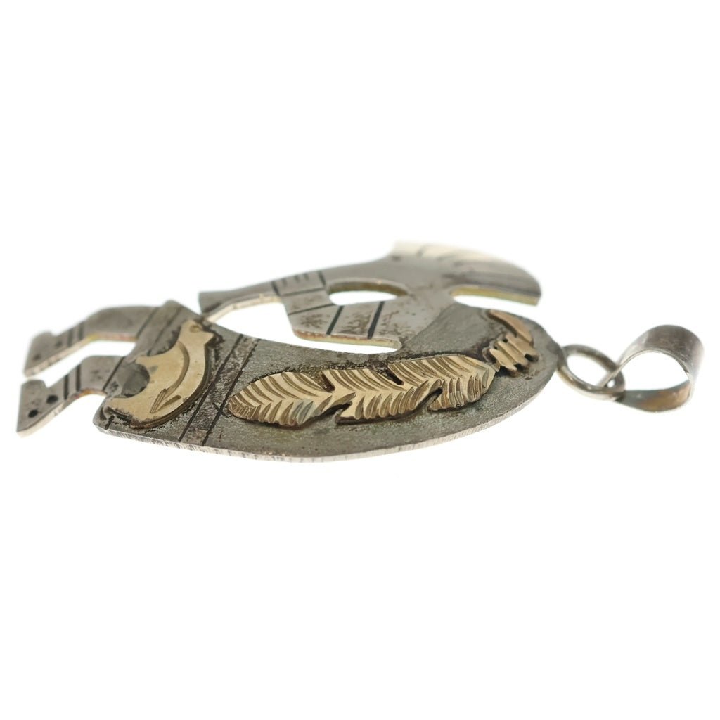 INDIAN JEWELRY(インディアンジュエリー) NAVAJO Randall Begay ナバホ族 ランダルビゲイ ココペリフェザー ペンダントトップ シルバー