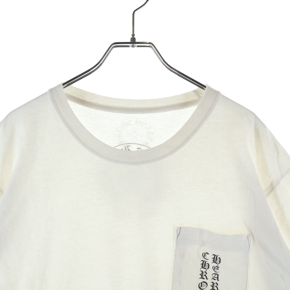CHROME HEARTS(クロムハーツ) ホースシュー スクロールラベルプリント フロントポケット クルーネック半袖Tシャツ カットソー ホワイト