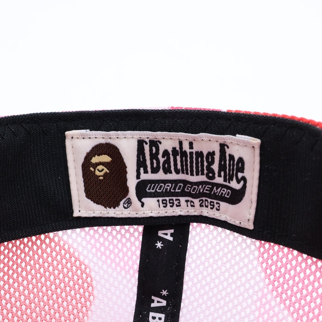 A BATHING APE(アベイシングエイプ) ABC CAMO NYC フロントロゴ 6パネル メッシュキャップ 帽子 ピンク 001CPL301012M