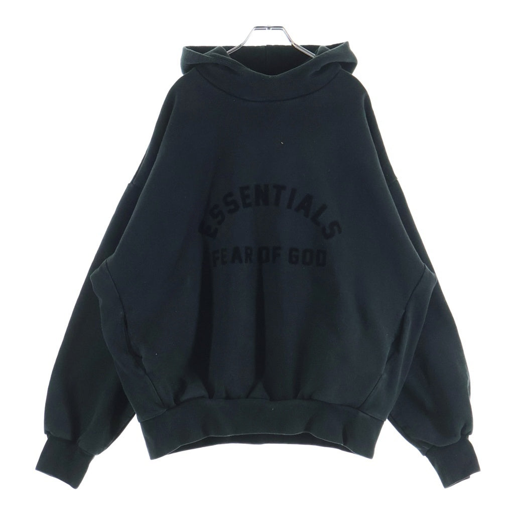 FEAR OF GOD ESSENTIALS(フィアオブゴッド エッセンシャルズ) フロントラバーロゴ プリント プルオーバースウェットパーカー ブラック