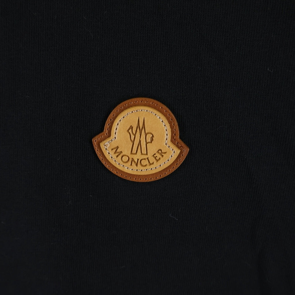 MONCLER(モンクレール) フロントロゴワッペン クルーネック半袖Tシャツカットソー ブラック I20918C00051 8390T