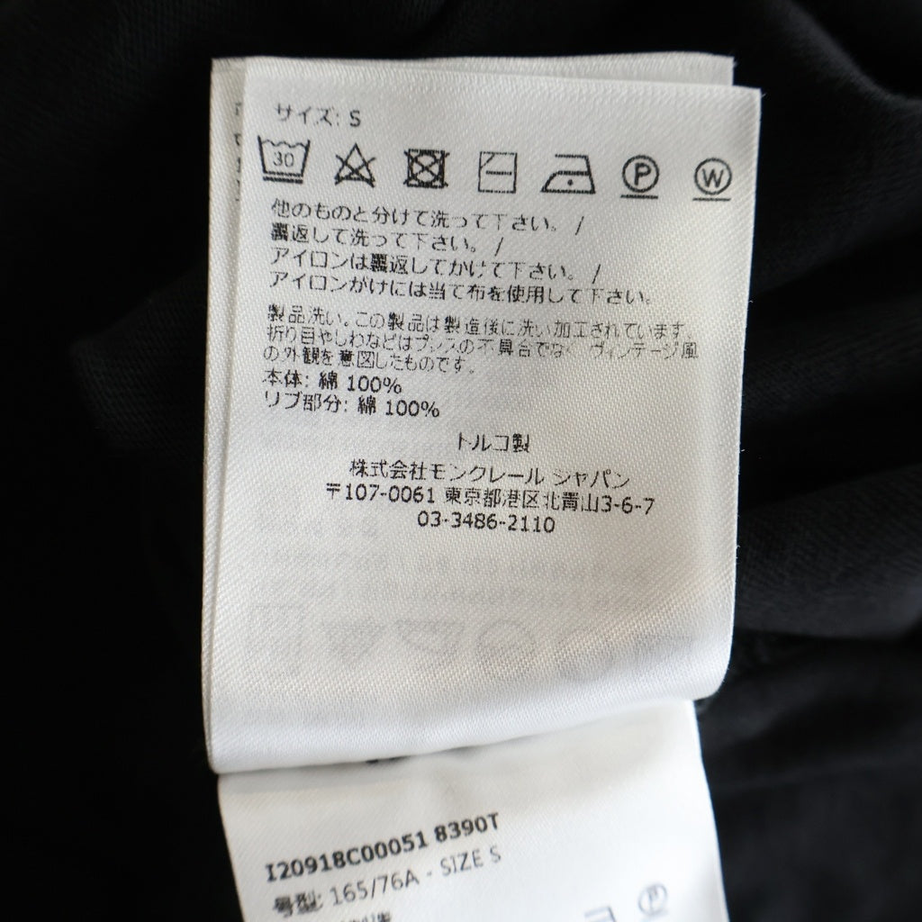 MONCLER(モンクレール) フロントロゴワッペン クルーネック半袖Tシャツカットソー ブラック I20918C00051 8390T