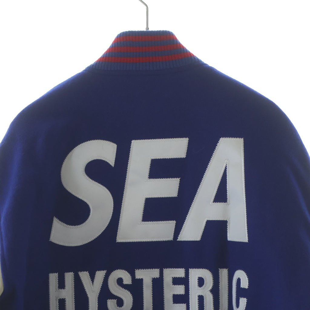 HYSTERIC GLAMOUR(ヒステリックグラマー) × WIND AND SEA Stadium JacketWDS-HYS-01 ウィンダンシー アームレザー切替 ワッペン付き スタジアムジャケット ブルー/アイボリー WDS-HYS-01