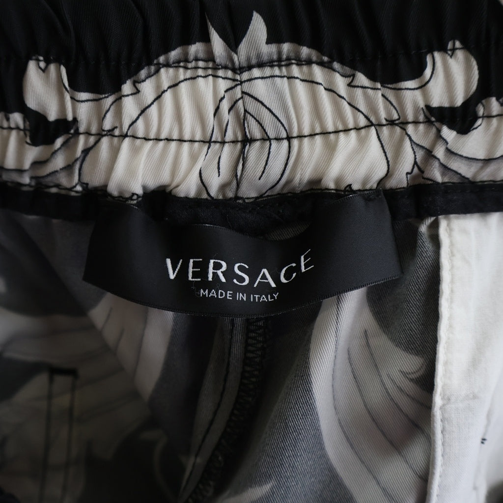 VERSACE(ヴェルサーチ) バロック柄 ナイロンショーツ ショートパンツ ブラック/ホワイト -