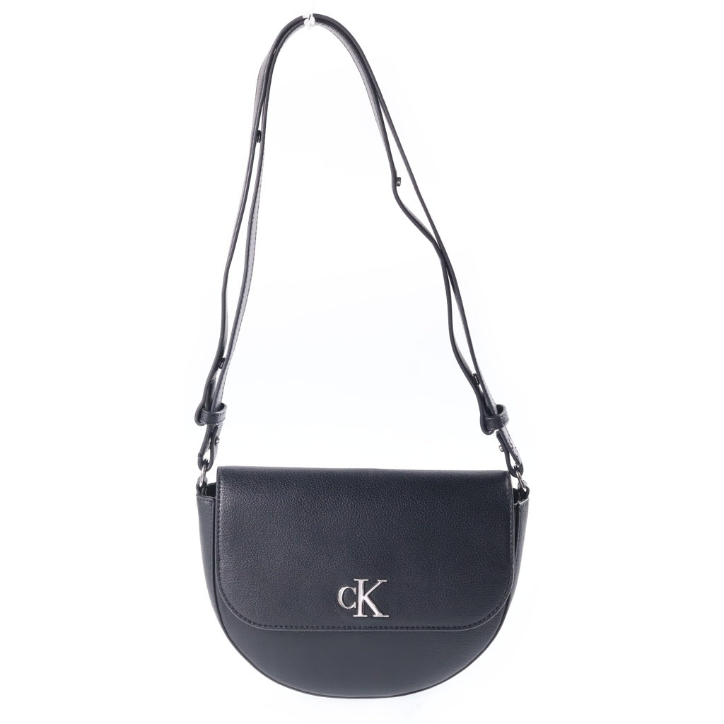 Calvin Klein(カルバンクライン) メタルロゴプレート モノグラム サドル ショルダーバッグ ブラック DH3439 レディース