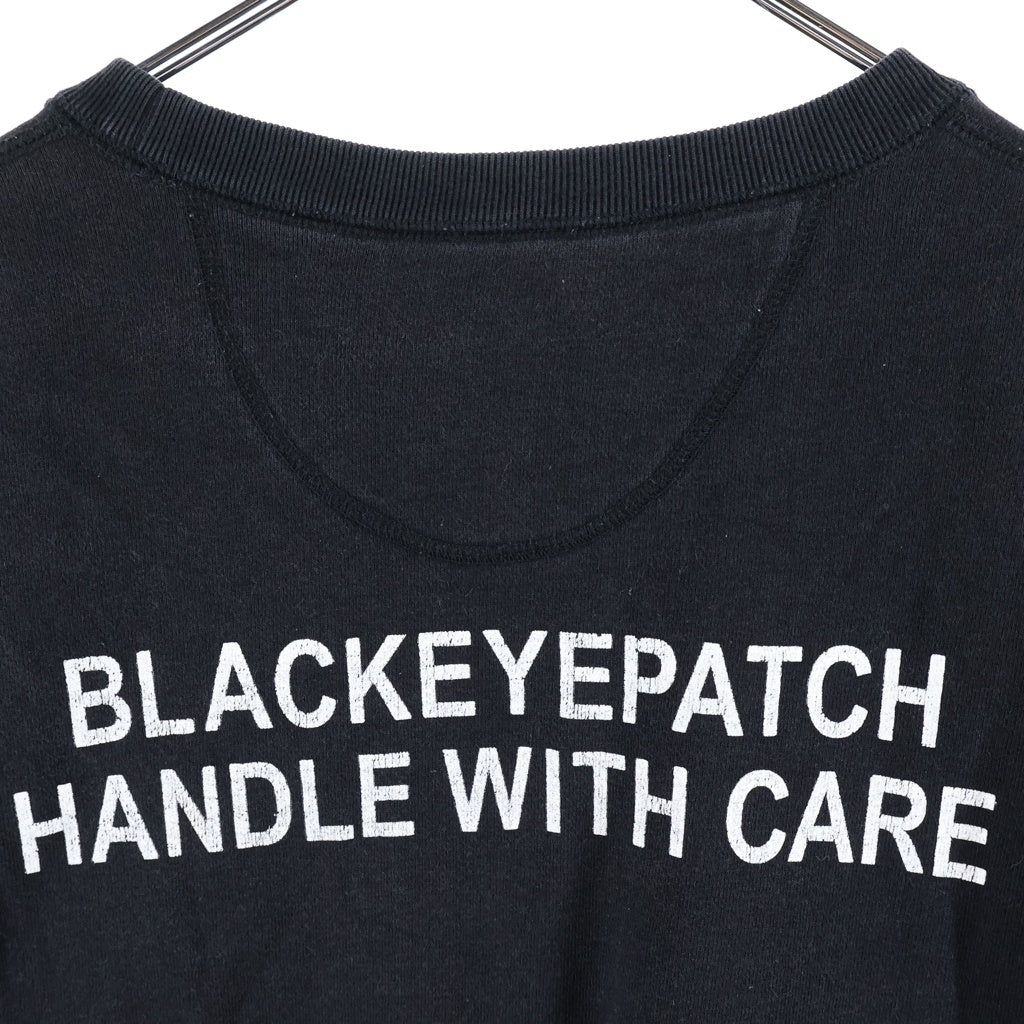 THE BLACK EYE PATCH(ブラックアイパッチ) フロント取扱注意ロゴ クルーネック スウェットトレーナー ブラック