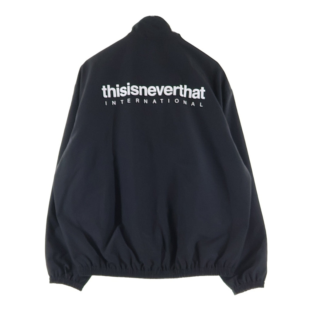 THISISNEVERTHAT(ディスイズネバーザット) INTL Team Jacket バックプリント インターナショナル ジップアップ チームジャケット ブラック TN240WOWLS01