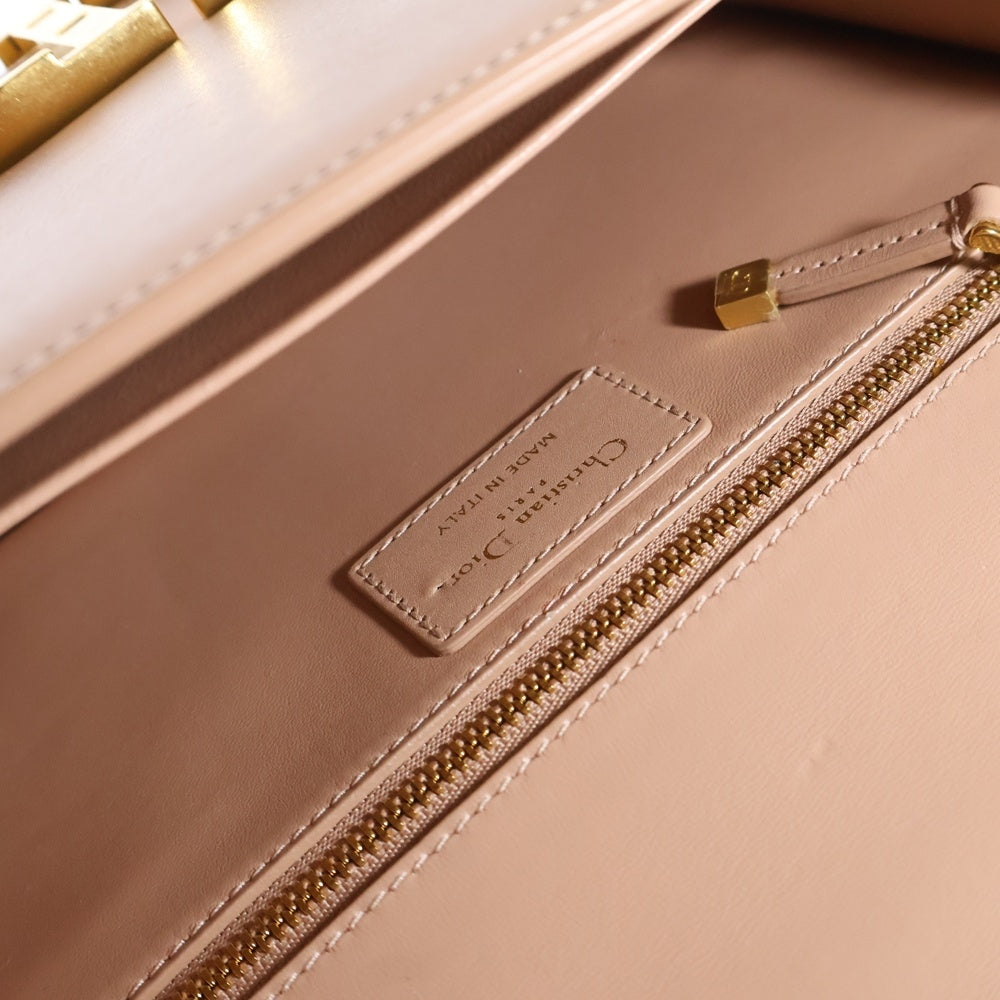 Christian Dior(クリスチャンディオール) モンテーニュ 30 ショルダーバッグ ピンク レザー ゴールド金具