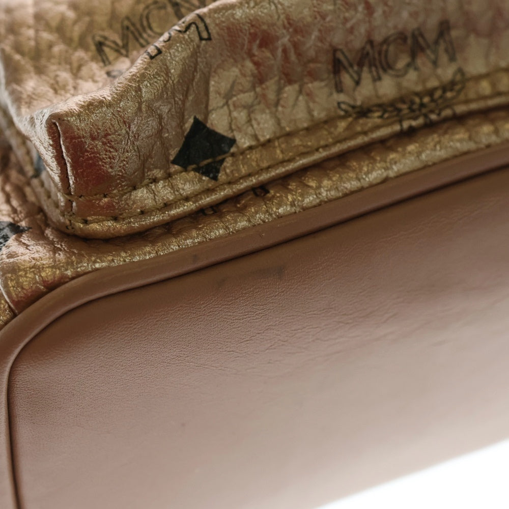 MCM(エム シー エム) ミニリュック スタッズ ヴィセトスロゴプレート メタリックレザー デイパック バックパック リュックサック ピンクゴールド金具 ピンクゴールド