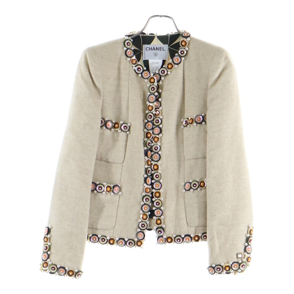 CHANEL(シャネル) 01AW ココマークウッドプレート パール スパンコール刺繍 装飾 シルク カシミヤ混 ウール ノーカラージャケット ベージュ レディース P18311W02840