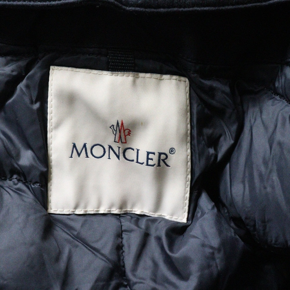 MONCLER(モンクレール) 21AW PALLU パル レザーワッペンロゴ スタンドカラー ドッキング ジップアップ ダウン チェスターコート ロング ジャケット ネイビー G20911C00013 539MS