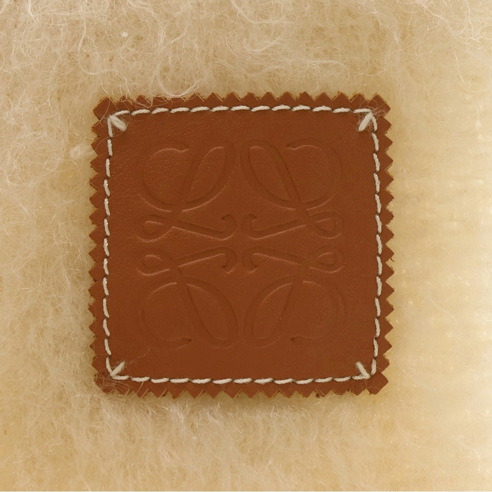 LOEWE(ロエベ) アナグラムロゴ レザーロゴパッチ モヘアニット フリンジ マフラー アイボリー レディース