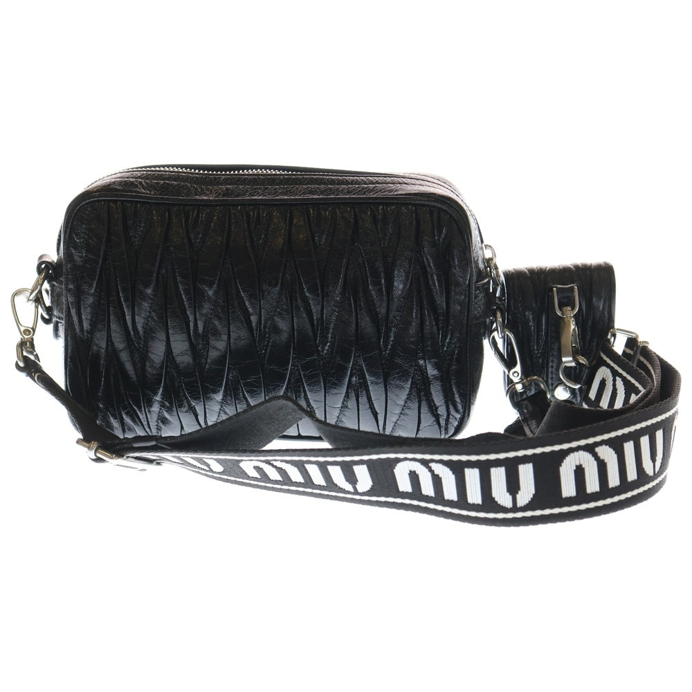 miumiu(ミュウミュウ) マテラッセ ショルダーバッグ ポケットチャーム ブラック レザー シルバー金具 レディース