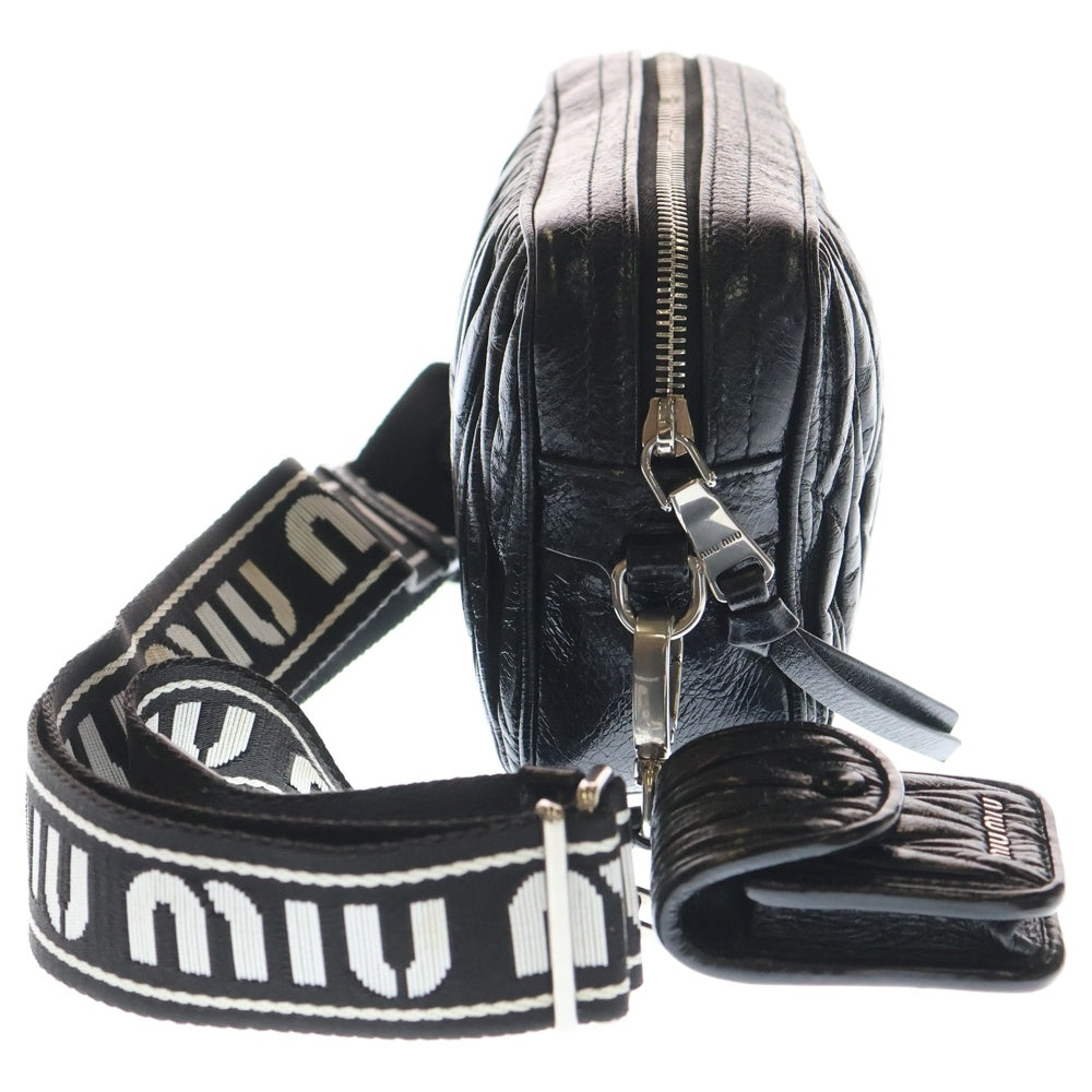 miumiu(ミュウミュウ) マテラッセ ショルダーバッグ ポケットチャーム ブラック レザー シルバー金具 レディース