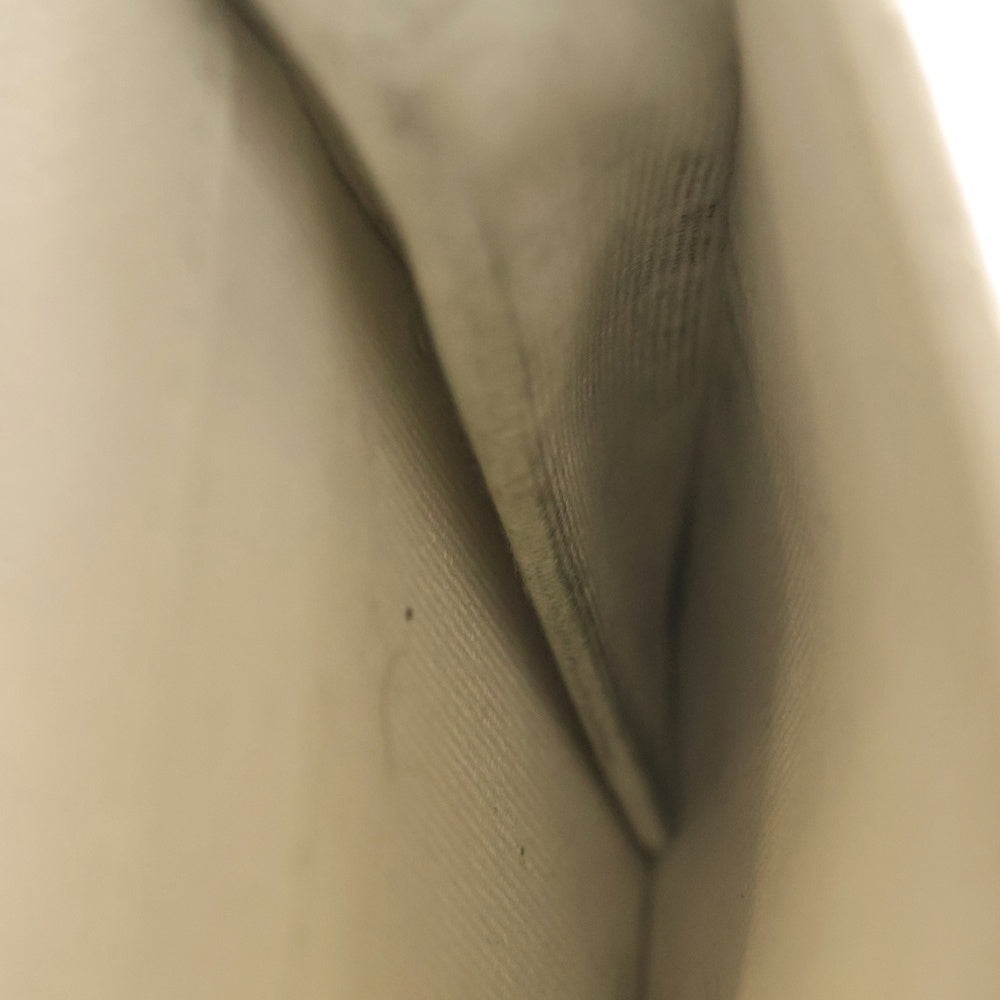 CHANEL(シャネル) マトラッセ 三つ折りコンパクトウォレット キャビアスキン ゴールド金具 ホワイト AP0230B レディース