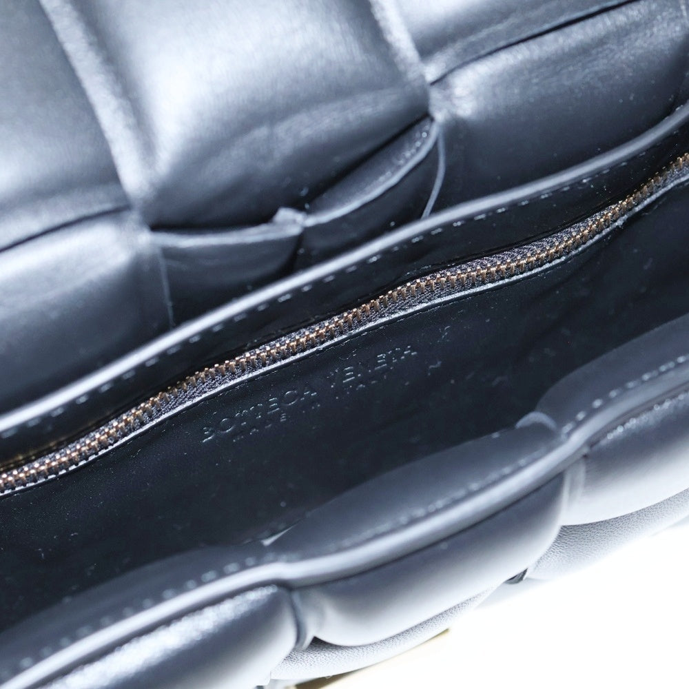 BOTTEGA VENETA(ボッテガヴェネタ) カセット ショルダーバッグ ブラック レザー ゴールド金具 レディース