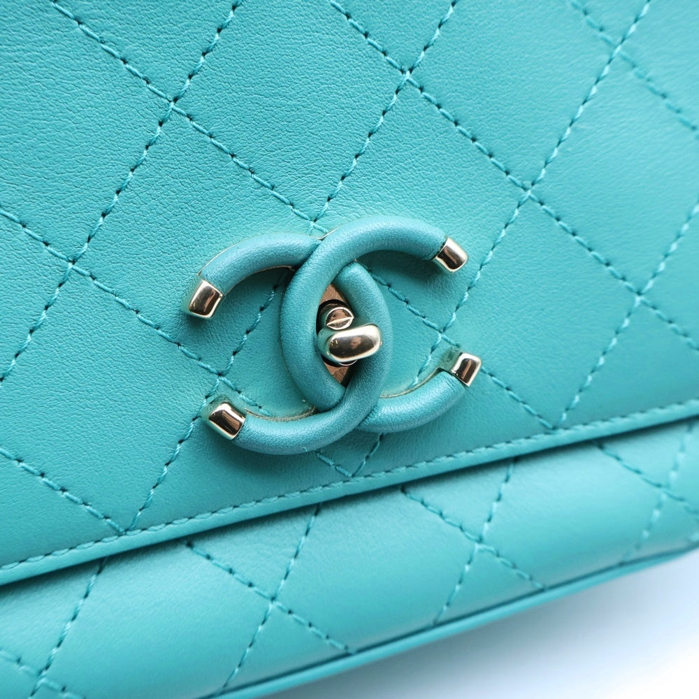 CHANEL(シャネル) ココマーク ターンロック フラップバッグ チェーンショルダーバッグ ミニバッグ ターコイズブルー カーフスキン AS0532 ゴールド金具 レディース