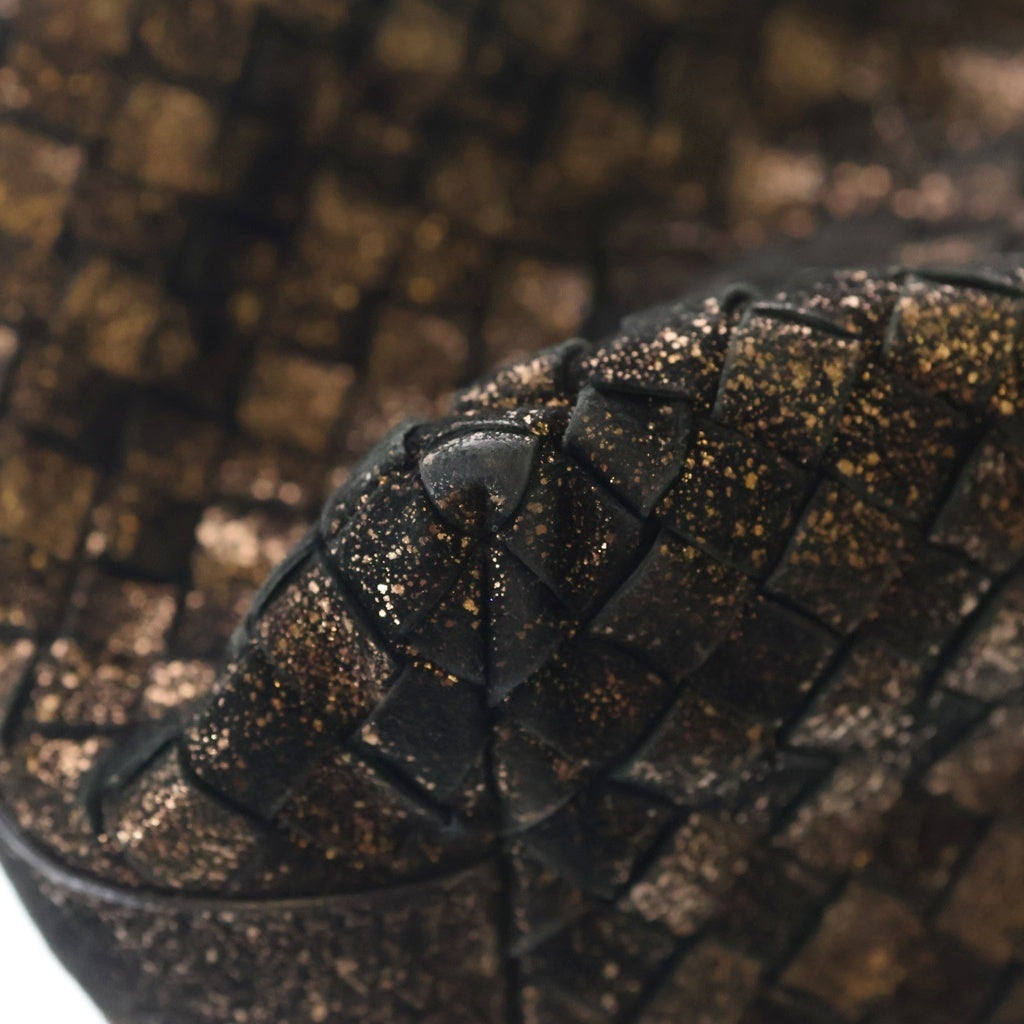 BOTTEGA VENETA(ボッテガヴェネタ) イントレチャート ラメハンドバッグ ポーチ ケース ブラック×ゴールド レザー ゴールド金具 レディース
