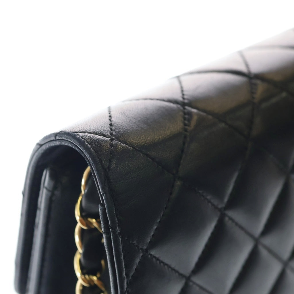 CHANEL(シャネル) マトラッセ22 プッシュロック シングルフラップシングルチェーンショルダーバッグ ブラック ラムスキン ゴールド金具 レディース