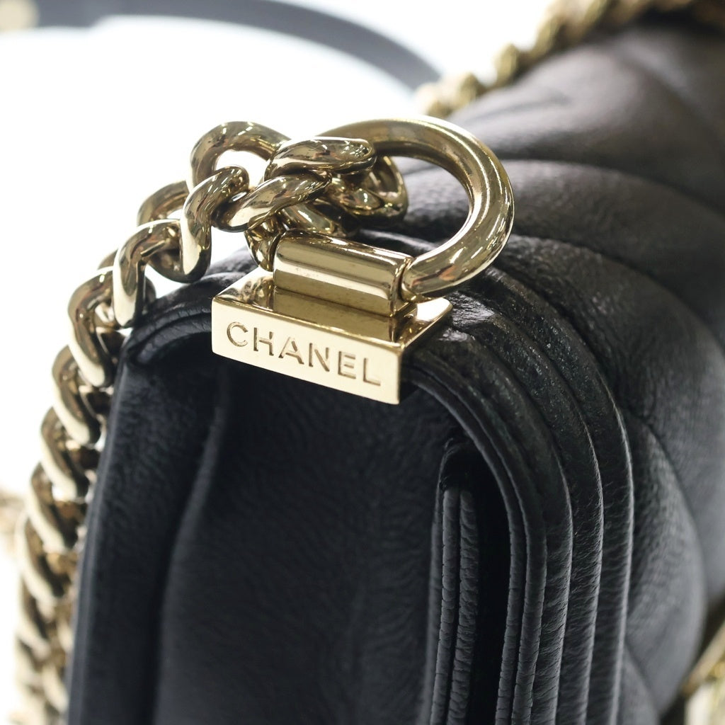 CHANEL(シャネル) ボーイシャネル ミニ シェブロン Vステッチ キャビアスキン ゴールド金具 チェーン ショルダーバッグ プレート ブラック レディース