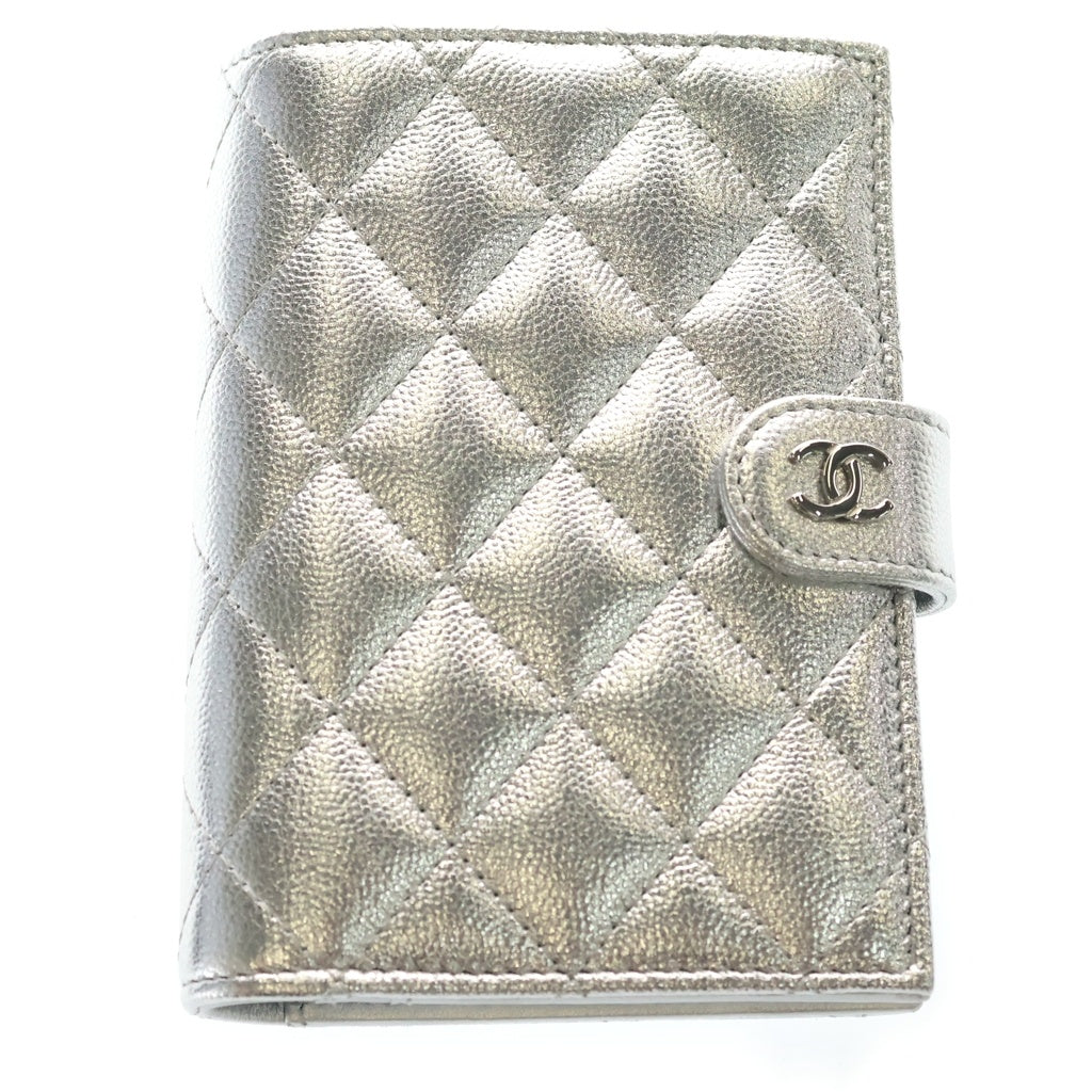 CHANEL(シャネル) パスポートケース ホルダー シルバー キャビアスキン AP3791 シルバー金具 レディース