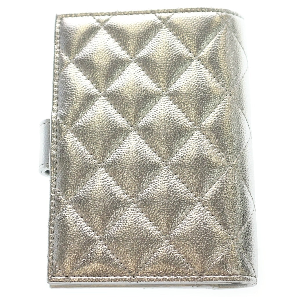 CHANEL(シャネル) パスポートケース ホルダー シルバー キャビアスキン AP3791 シルバー金具 レディース