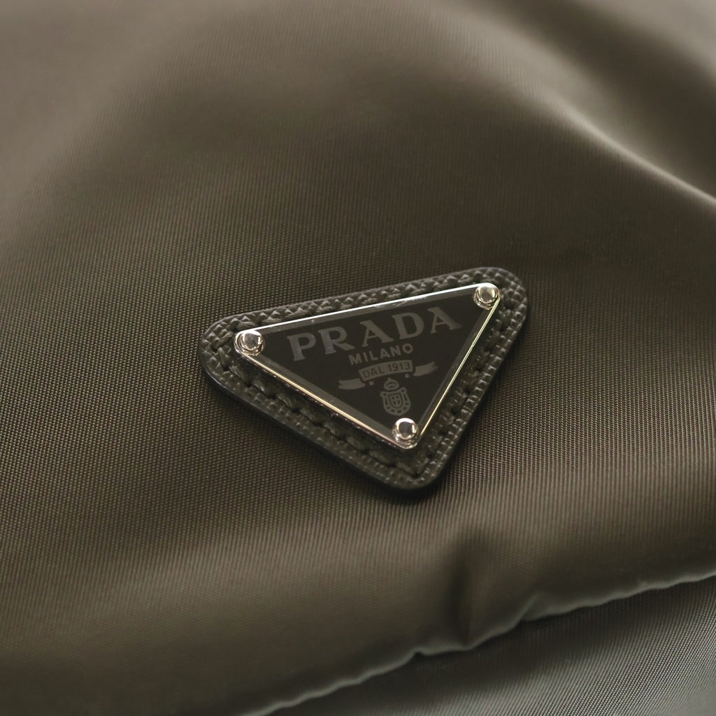 PRADA(プラダ) Re-Nylon スピードロック ポーチ 巾着バッグ×レザー カーキ シルバー金具 レディース