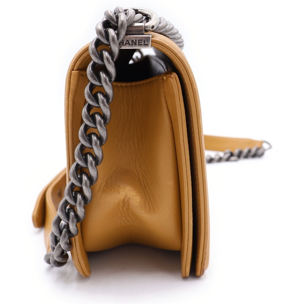 CHANEL(シャネル) ボーイシャネル25 シェブロン Vステッチ チェーンショルダーバッグ キャメル ブラウン レザー シルバー金具 レディース