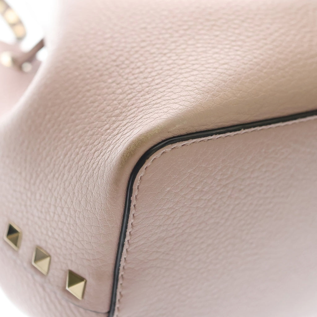 VALENTINO GARAVANI(ヴァレンチノガラヴァーニ) ロックスタッズ レザー ゴールド金具 2WAY バケットバッグ ショルダーバッグ ハンドバッグ 巾着バッグ ピンク系 レディース