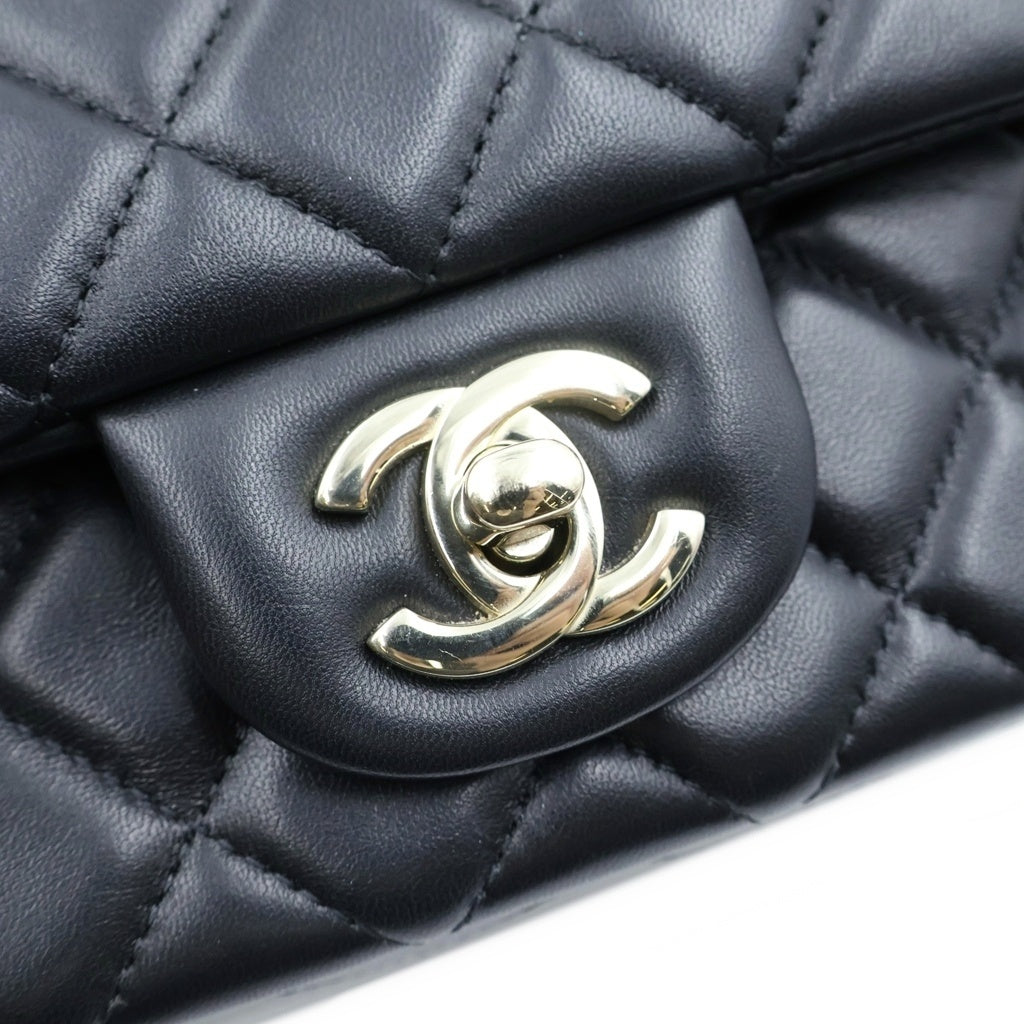 CHANEL(シャネル) ミニマトラッセ20 チェーンショルダーバッグ シングルチェーン シングルフラップ ブラック ラムスキン ゴールド金具 プレート A69900 レディース