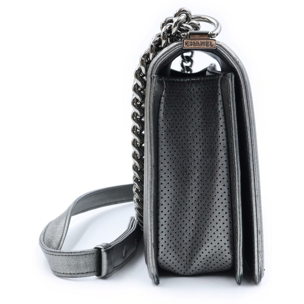 CHANEL(シャネル) ボーイシャネル チェーンショルダーバッグ ハンドバッグ パンチング ラージ シルバー ラムスキン シルバー金具 シール、カード付き A67086 レディース