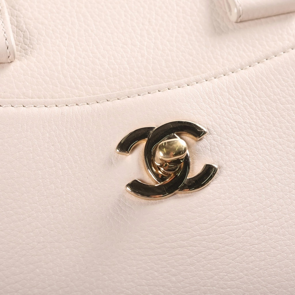 CHANEL(シャネル) ネオエグゼクティブ スモール 2WAYハンドバッグ ショルダーバッグ アイボリー レザー シルバー金具 レディース