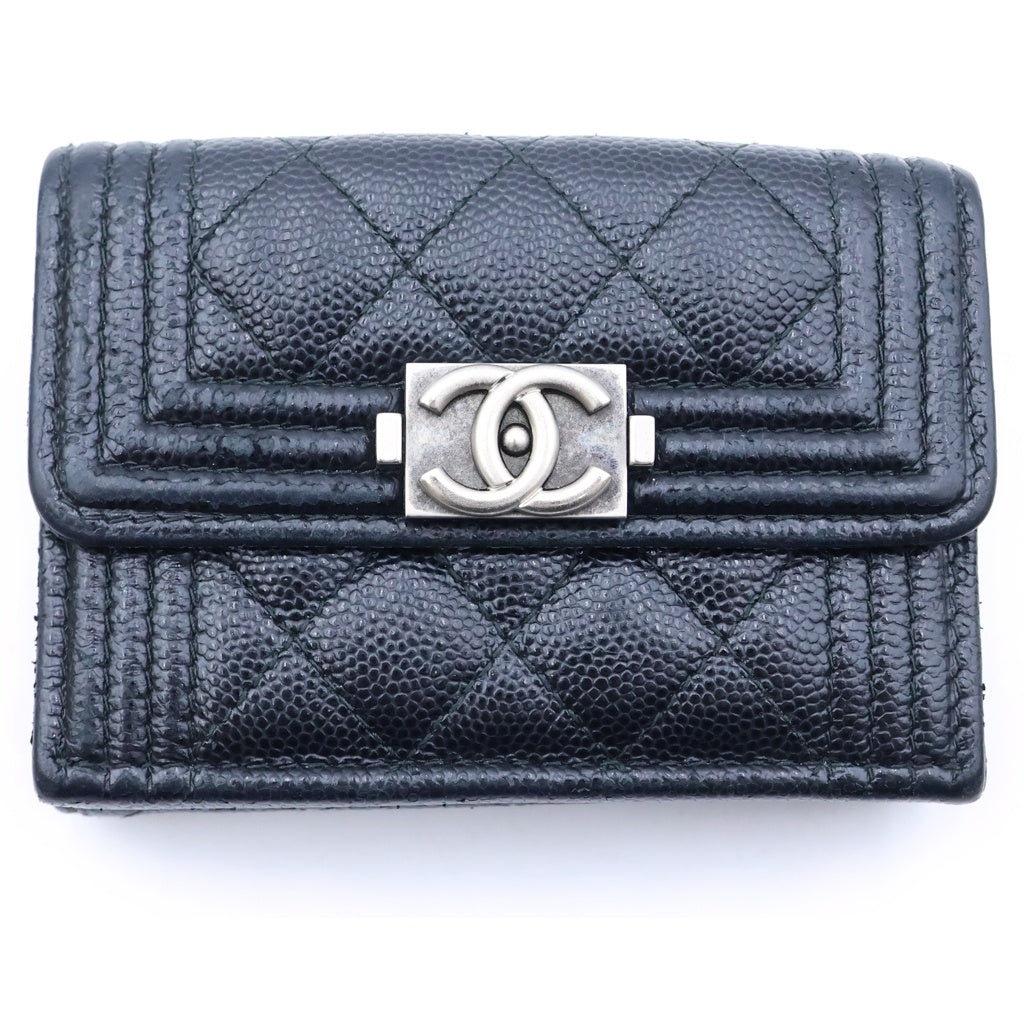CHANEL(シャネル) ボーイシャネル 三つ折り財布 コンパクトウォレット コインケース ブラック キャビアスキン 25番台 シルバー金具 レディース