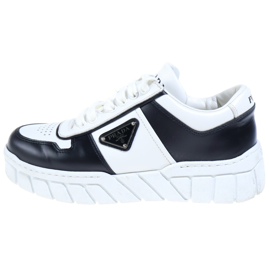 PRADA(プラダ) トライアングルロゴプレート レザー ローカットシューズ スニーカー ホワイト/ブラック 2EE378