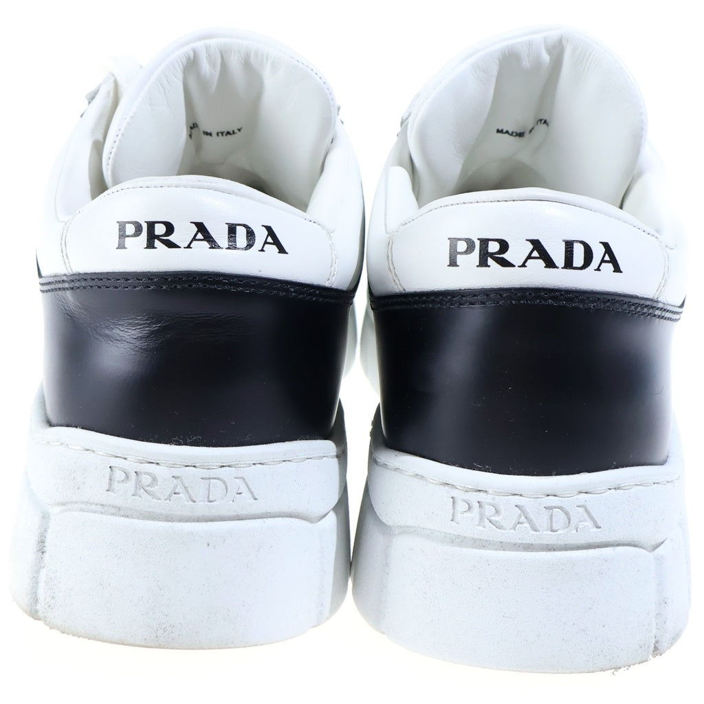 PRADA(プラダ) トライアングルロゴプレート レザー ローカットシューズ スニーカー ホワイト/ブラック 2EE378
