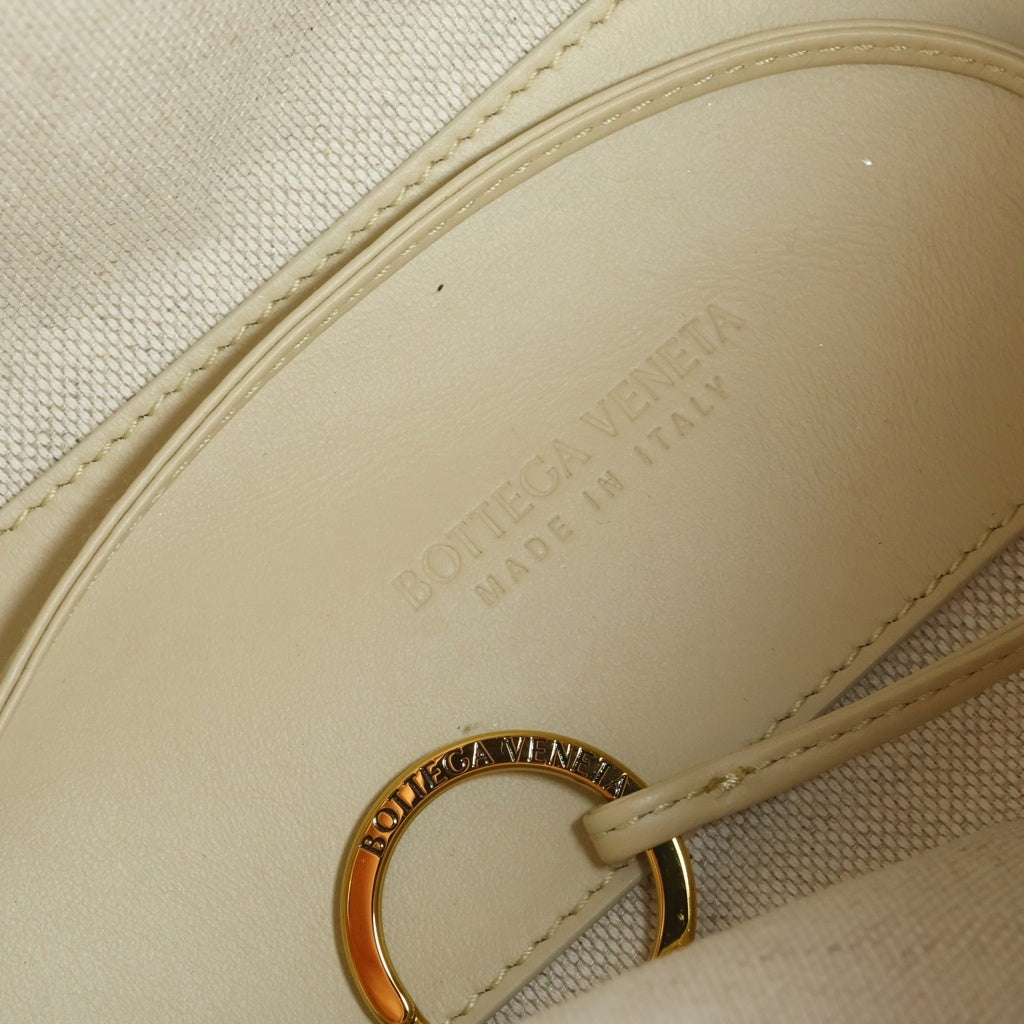 BOTTEGA VENETA(ボッテガヴェネタ) イントレチャート ミニループ ショルダーバック アイボリー レザー ゴールド金具 レディース