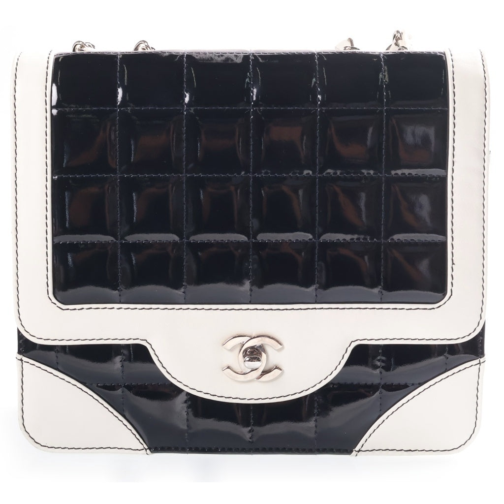 CHANEL(シャネル) チョコバー バイカラー チェーンショルダーバッグ ブラック×ホワイト パテントレザー 6番台 シルバー金具 レディース