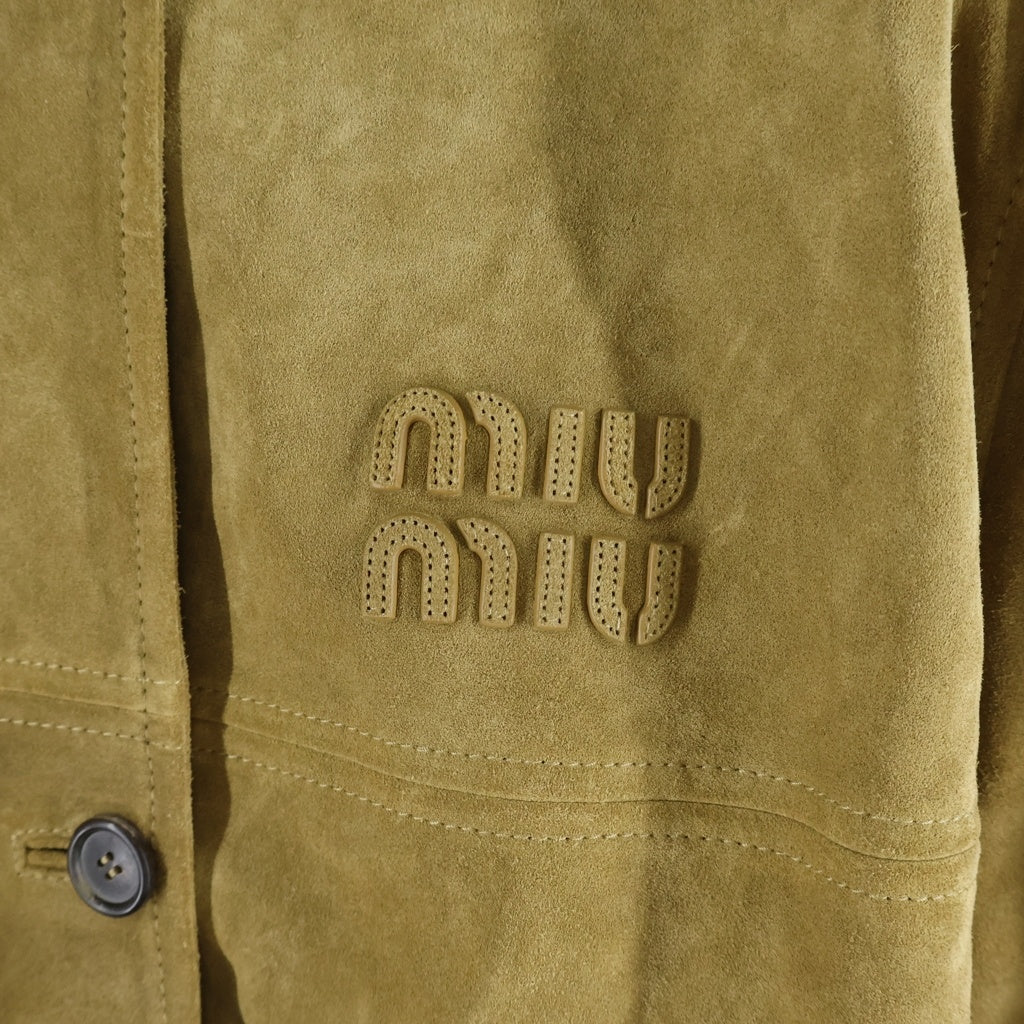 miumiu(ミュウミュウ) 24SS Leather Jacket スエードレザージャケット エンボスロゴ ワックス加工 ボタンアップ ブラウン MPV888 S000 1421 レディース
