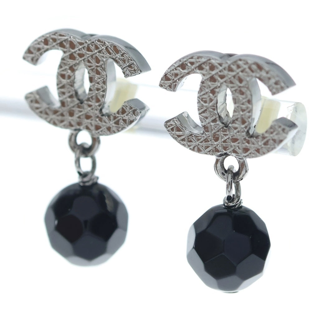 CHANEL(シャネル) ココマーク スイングピアス ブラック×シルバー E13V レディース