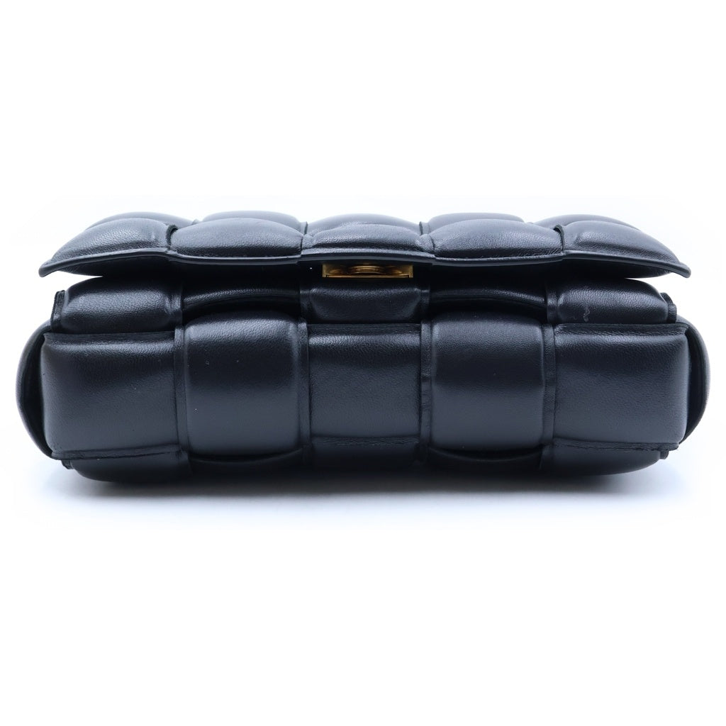 BOTTEGA VENETA(ボッテガヴェネタ) パデッドカセット ショルダーバッグ ブラック レザー レディース