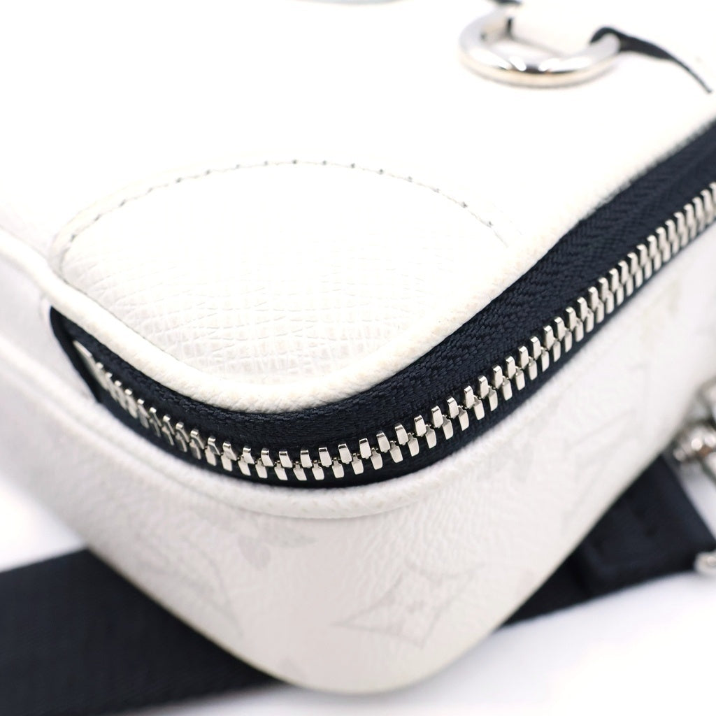 LOUIS VUITTON(ルイヴィトン) タイガラマ アルファメッセンジャー ブロン ショルダーバッグ ホワイト レザー×PVC M31069 シルバー金具 レディース
