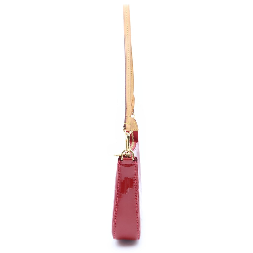 LOUIS VUITTON(ルイヴィトン) モノグラム ヴェルニ ポシェットアクセソワール ハンドバッグ レッド エナメル×レザー M91577 レディース